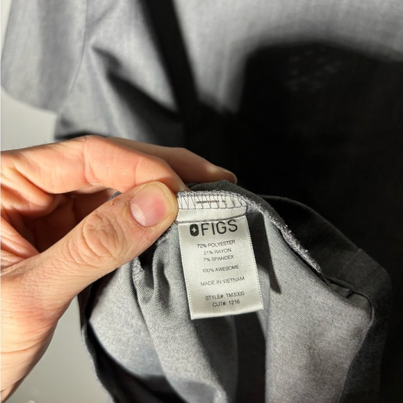 Figs Chisec Three-Pocket Scrub Top Men’s Size XL in Graphite - Picture 5 of 5